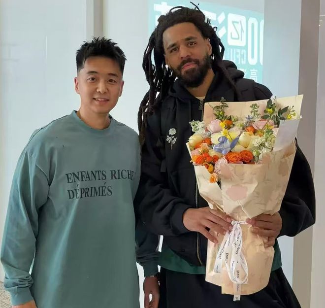 同曦不愧是网红大队!签说唱歌手J Cole,已跟队训练,历史第一档